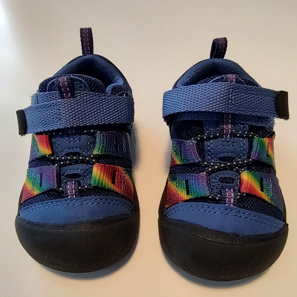 Keens toddler size 6 excellent